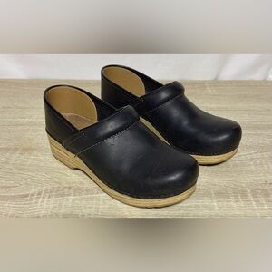 Dansko Women’s Black Oiled Leather Professional Clogs EU 38 US 7.5-8